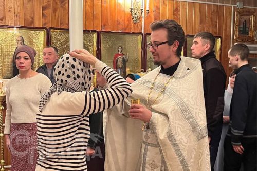 Рождественское богослужение. Храм Святого апостола Андрея Первозванного в Новой Чаре, ночь с 6 на 7 января 2026 года. Фото службы новостей «СП»