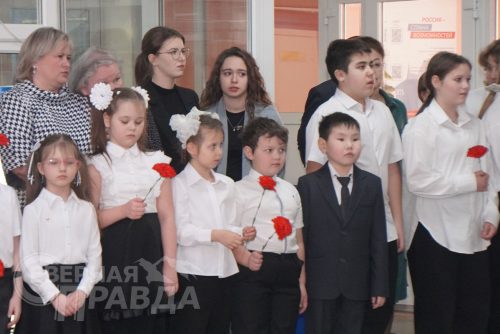 Открытие бюста Героя России Игоря Молдованова. Новочарская СОШ № 2, 2 февраля 2026 года. Фото Екатерины Поздеевой