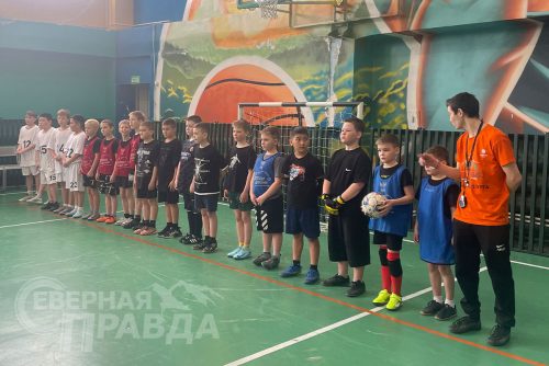 Футбольный турнир, посвящённый памяти Героя России Игоря Молдованова. Новая Чара, 11 апреля 2026 года. Фото службы новостей «СП»