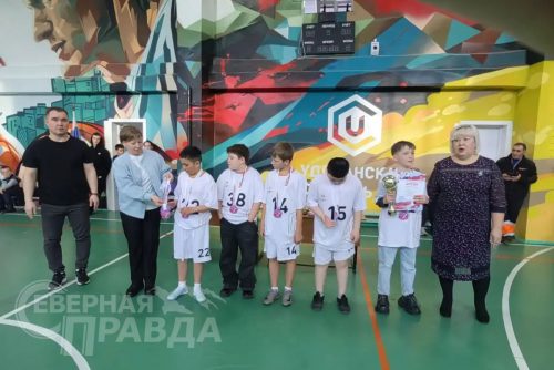 Футбольный турнир, посвящённый памяти Героя России Игоря Молдованова. Новая Чара, 11 апреля 2026 года. Фото службы новостей «СП»