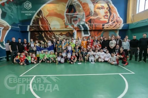 Футбольный турнир, посвящённый памяти Героя России Игоря Молдованова. Новая Чара, 11 апреля 2026 года. Фото службы новостей «СП»