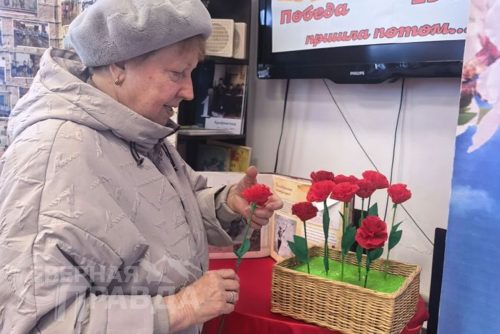 Патриотическая акция «Красная гвоздика». Новочарская библиотека, 22 апреля - 6 мая 2026 г. Фото Татьяны Воловьевой