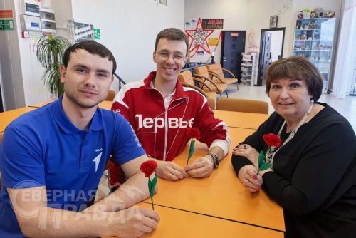 Патриотическая акция «Красная гвоздика». Новочарская библиотека, 22 апреля - 6 мая 2026 г. Фото Татьяны Воловьевой