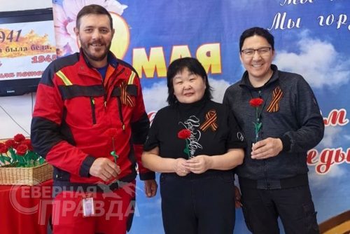Патриотическая акция «Красная гвоздика». Новочарская библиотека, 22 апреля - 6 мая 2026 г. Фото Татьяны Воловьевой