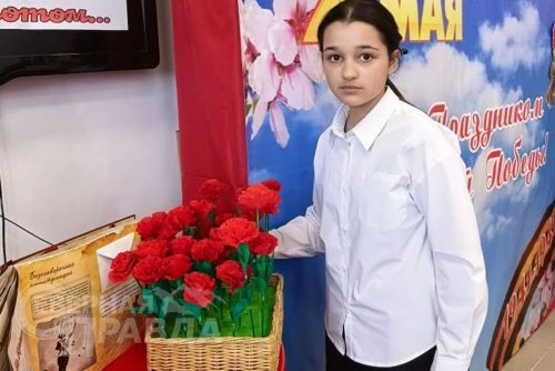 Патриотическая акция «Красная гвоздика». Новочарская библиотека, 22 апреля - 6 мая 2026 г. Фото Татьяны Воловьевой