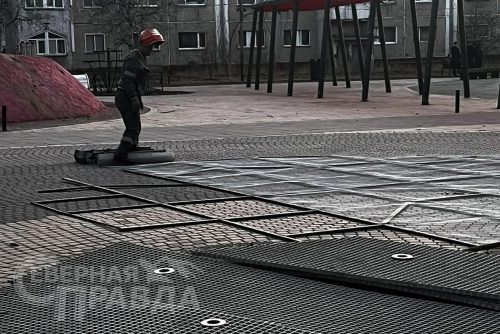 Ремонт фонтана в сквере Новой Чары. Фото службы новостей «СП»