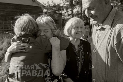 Ветераны геологической отрасли в доме Натальи Григорьевны Голевой. 2-4 сентября 2026 г. Фото службы новостей «СП»