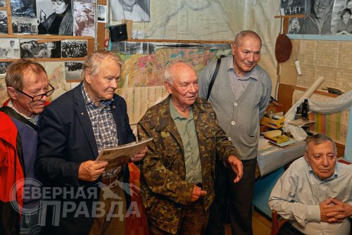 Ветераны геологической отрасли в доме Натальи Григорьевны Голевой. 2-4 сентября 2026 г. Фото службы новостей «СП»