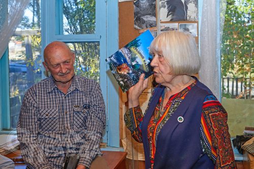 Ветераны геологической отрасли в доме Натальи Григорьевны Голевой. 2-4 сентября 2026 г. Фото службы новостей «СП»