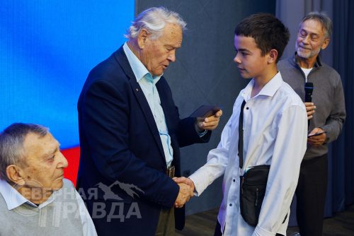 Встреча ветеранов геологической отрасли с преподавателями и учащимися Новочарской школы и студентами филиала Горного колледжа имени Агошкова. 2-4 сентября 2026 г. Фото службы новостей «СП»