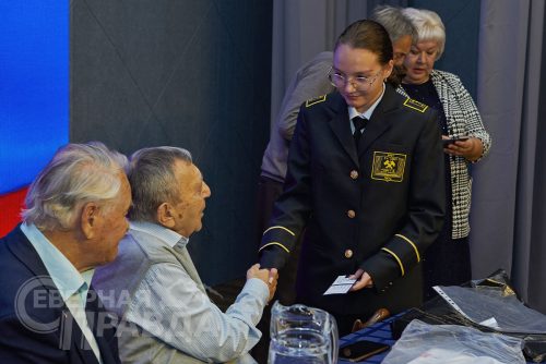 Встреча ветеранов геологической отрасли с преподавателями и учащимися Новочарской школы и студентами филиала Горного колледжа имени Агошкова. 2-4 сентября 2026 г. Фото службы новостей «СП»