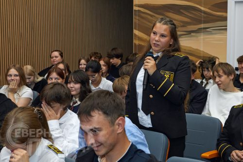 Встреча ветеранов геологической отрасли с преподавателями и учащимися Новочарской школы и студентами филиала Горного колледжа имени Агошкова. 2-4 сентября 2026 г. Фото службы новостей «СП»