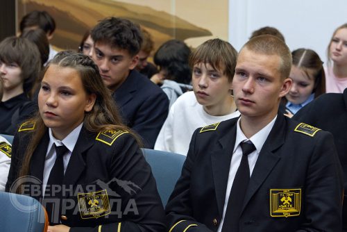 Встреча ветеранов геологической отрасли с преподавателями и учащимися Новочарской школы и студентами филиала Горного колледжа имени Агошкова. 2-4 сентября 2026 г. Фото службы новостей «СП»