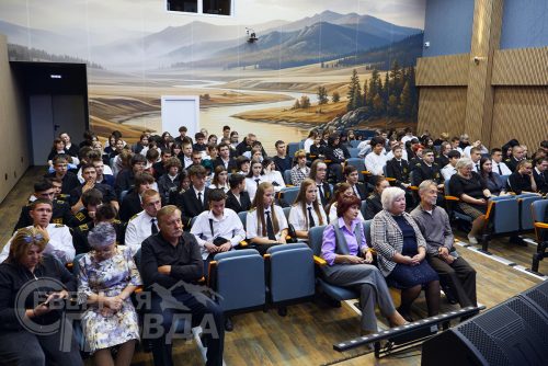 Встреча ветеранов геологической отрасли с преподавателями и учащимися Новочарской школы и студентами филиала Горного колледжа имени Агошкова. 2-4 сентября 2026 г. Фото службы новостей «СП»
