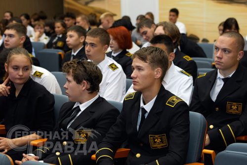 Встреча ветеранов геологической отрасли с преподавателями и учащимися Новочарской школы и студентами филиала Горного колледжа имени Агошкова. 2-4 сентября 2026 г. Фото службы новостей «СП»