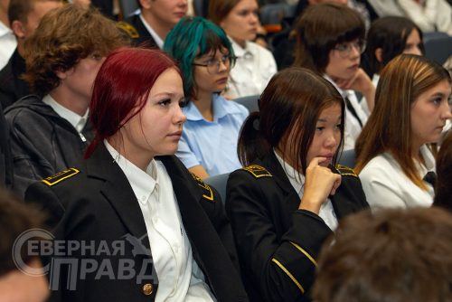 Встреча ветеранов геологической отрасли с преподавателями и учащимися Новочарской школы и студентами филиала Горного колледжа имени Агошкова. 2-4 сентября 2026 г. Фото службы новостей «СП»
